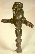 Abb. 3: Diese geschnitzte und polierte Holzfigur der Arawak, die einen Mann mit Vogelgesicht darstellt, ist stark stilisiert und nicht vergleichbar mit einer anderen Figur aus dem karibischen Raum. Vielleicht stellt sie eine Gottheit dar. (Bridgeman Art Library)