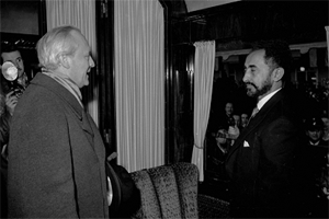 Abb. 37: Haile Selassie mit dem oberösterreichischen Landeshauptmann Gleißner